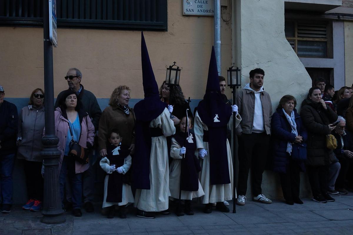 La procesión de Jesús del Via Crucis brilla modificando su recorrido habitual