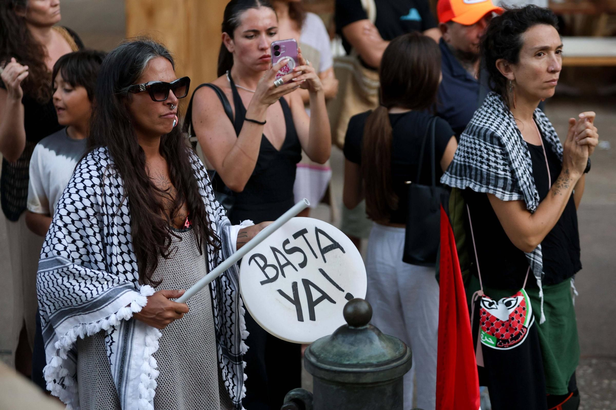 Galería: 250 personas claman en Ibiza contra el genocidio en Gaza