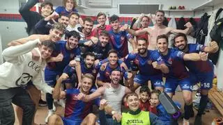 La UD Alzira celebra, al fin, su primera victoria como local esta temporada