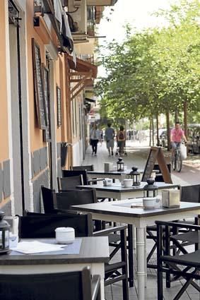 Carrer Arxidux Lluís Salvador: Pariser Charme am Mini-Obelisken