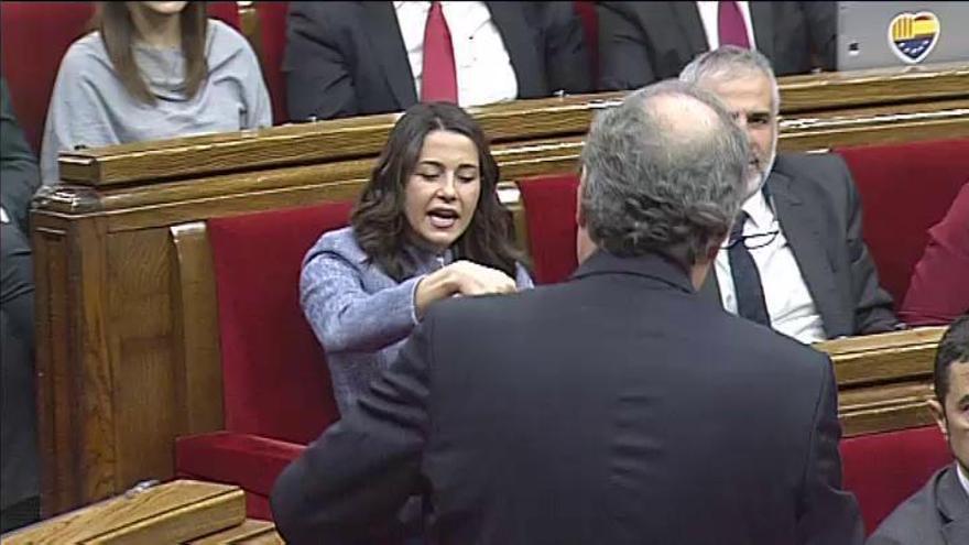 Duro enfrentamiento entre Arrimadas y Torra en el Parlament