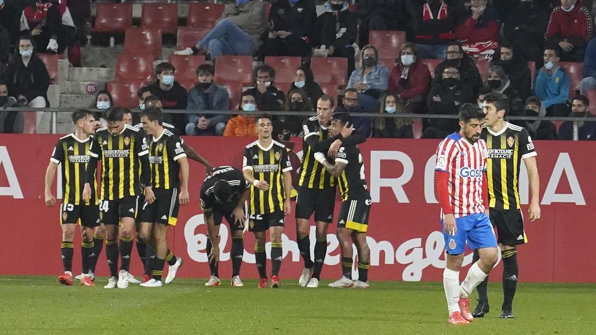 Los jugadores zaragocistas celebran el gol de Vada.