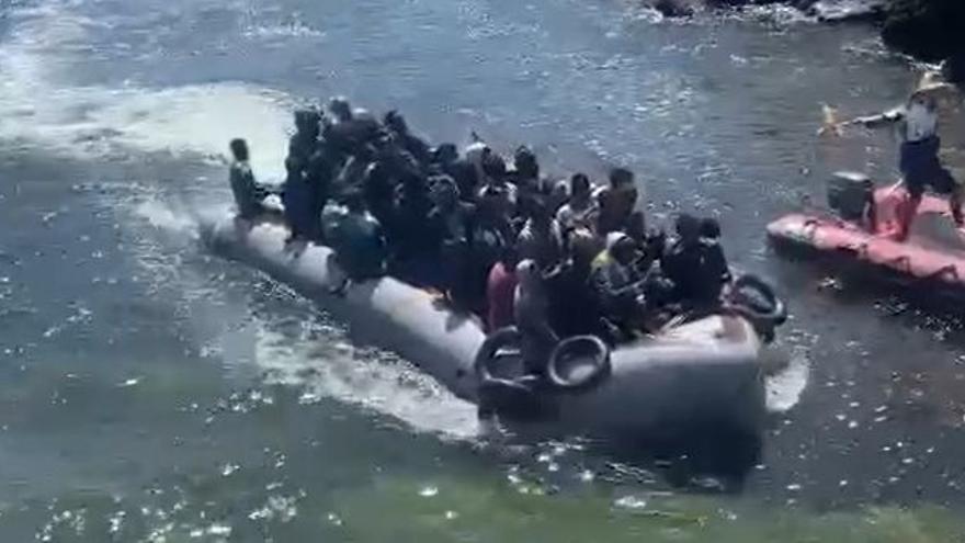 Llegada de una patera de subsaharianos a Punta Mujeres (Haría), en Lanzarote