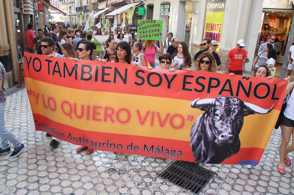 Centenares de personas se unen en Málaga contra la tauromaquia