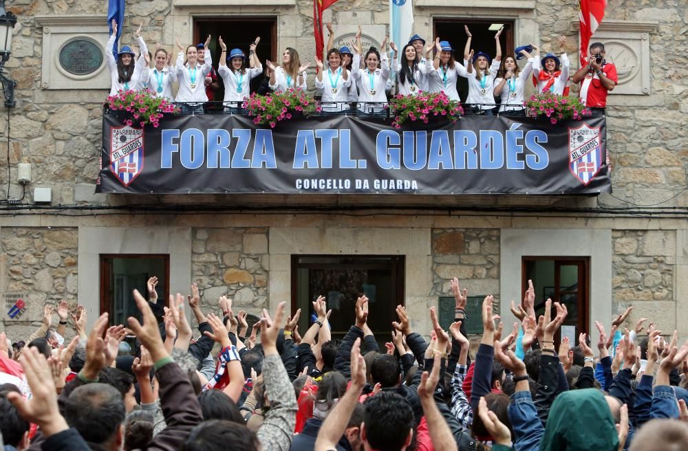 Las calles de la villa del Baixo Miño se llenan de felicidad para festejar la Liga del Mecalia Guardés