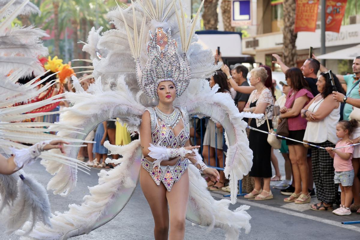 Así es el Desfile Folclórico de las Hogueras de Alicante