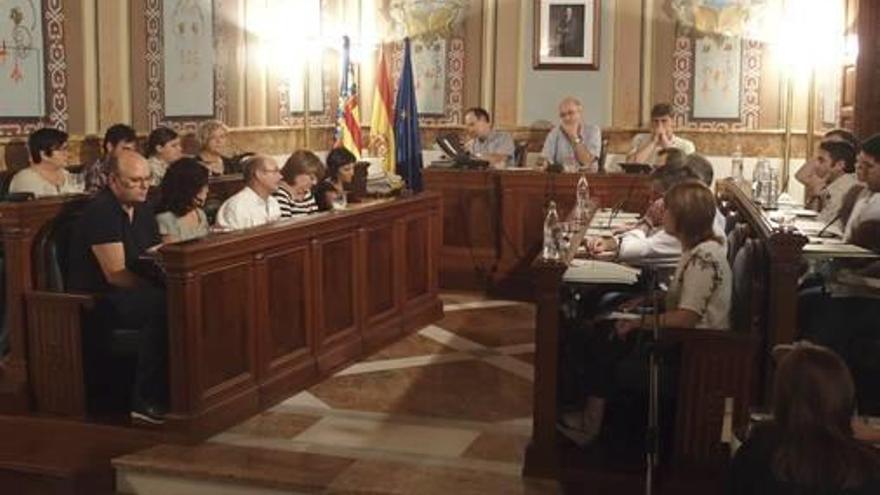 Los concejales y el alcalde de Villena, en sesión plenaria.