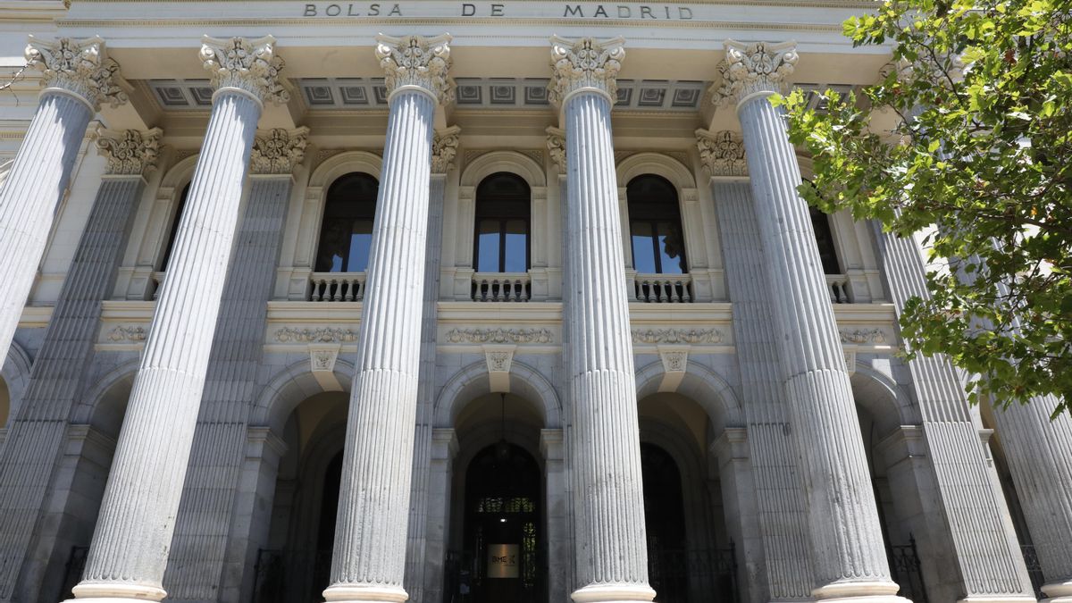 Fachada del Palacio de la Bolsa de Madrid. Fachada del Palacio de la Bolsa de Madrid.