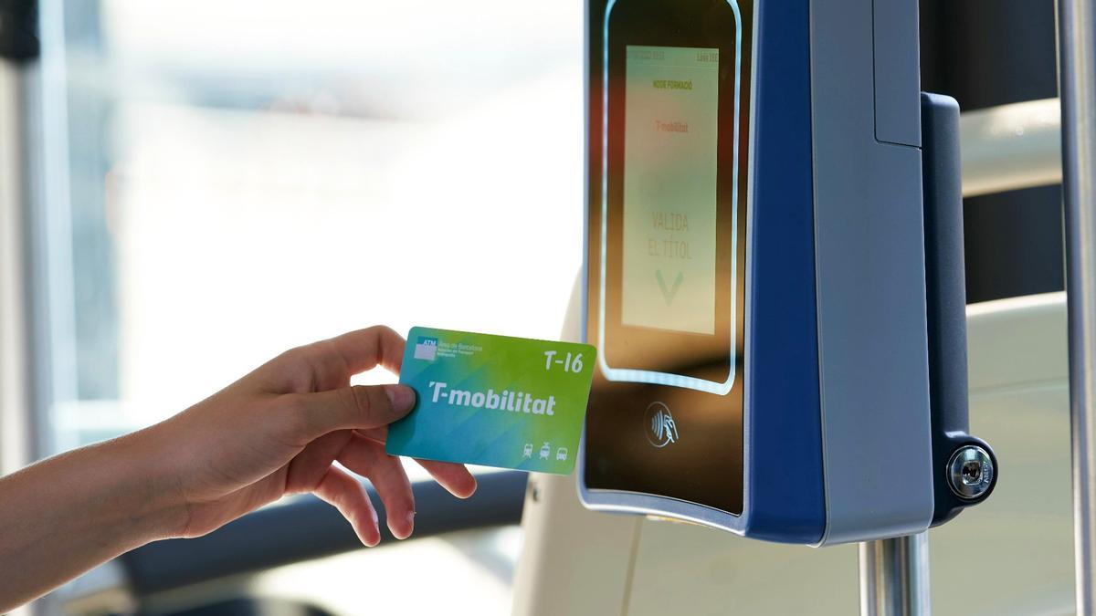 Una T-16 en el soporte T-Mobilitat