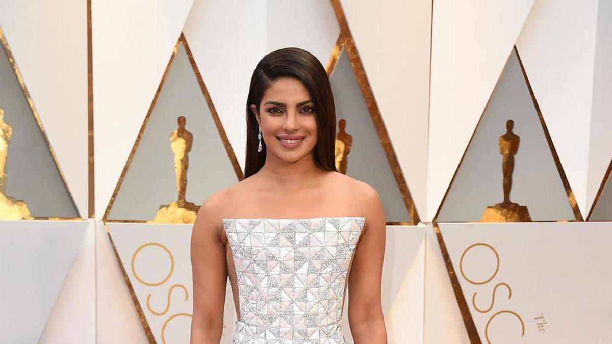 Oscar 2017: Priyanka Chopra, con vestido de Ralph &amp; Russo