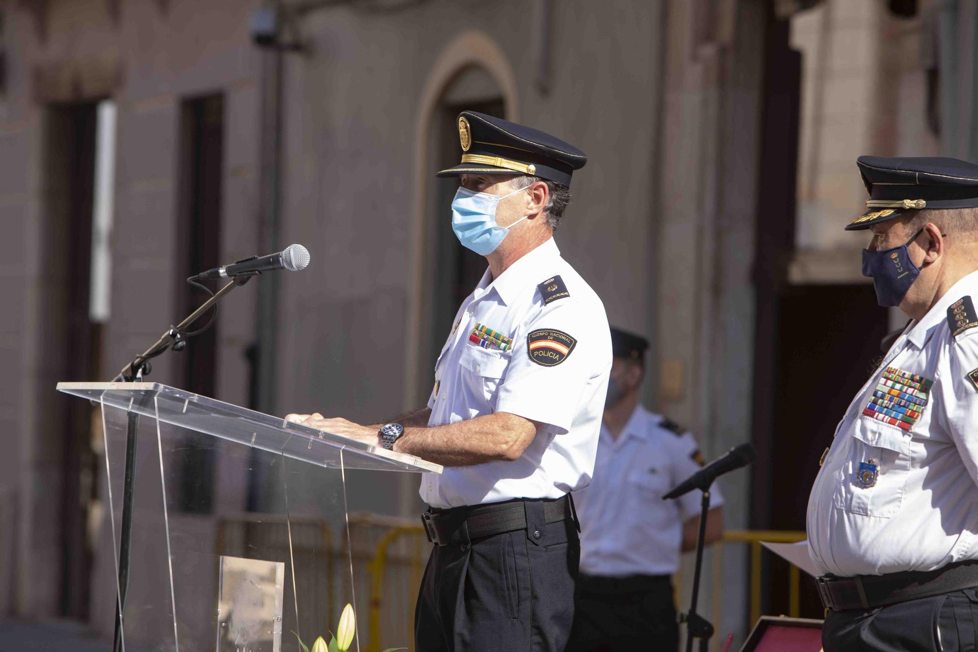 Entrega del bastón de mando al inspector jefe de la Comisaría de la Policía Nacional de Alzira - Algemesí.