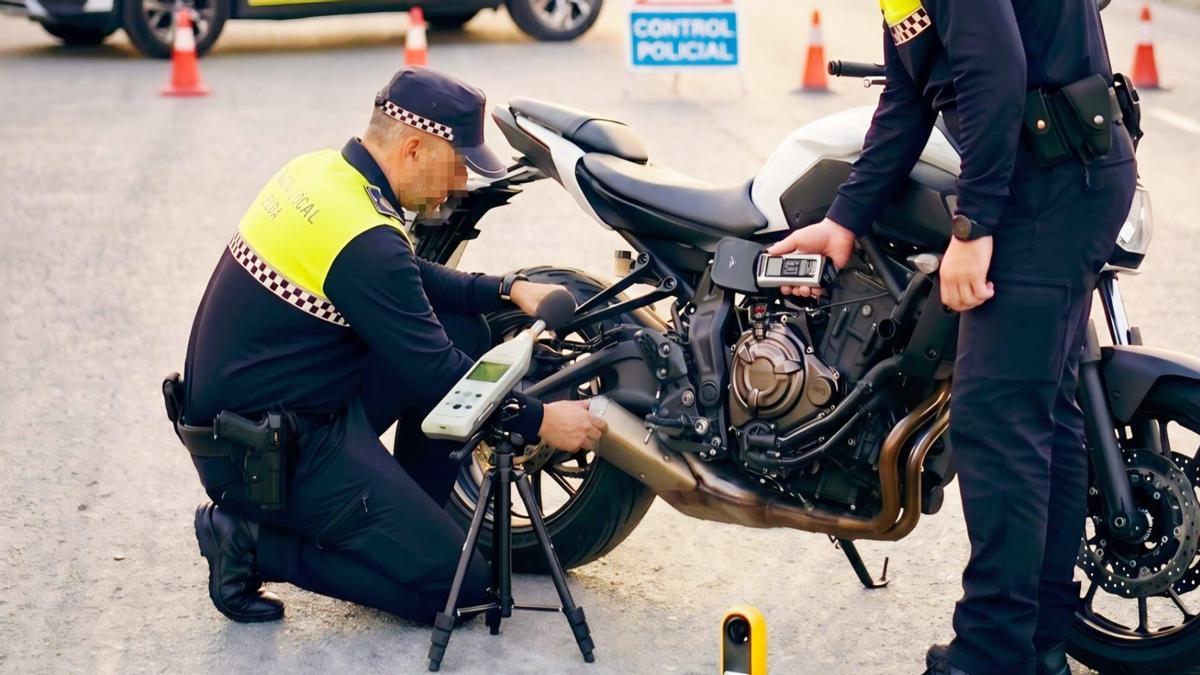 Control policial a una moto