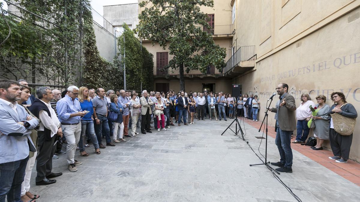 Matíes Serracant, alcalde de Sabadell, inaugurando las exposiciones de los museos municipales.