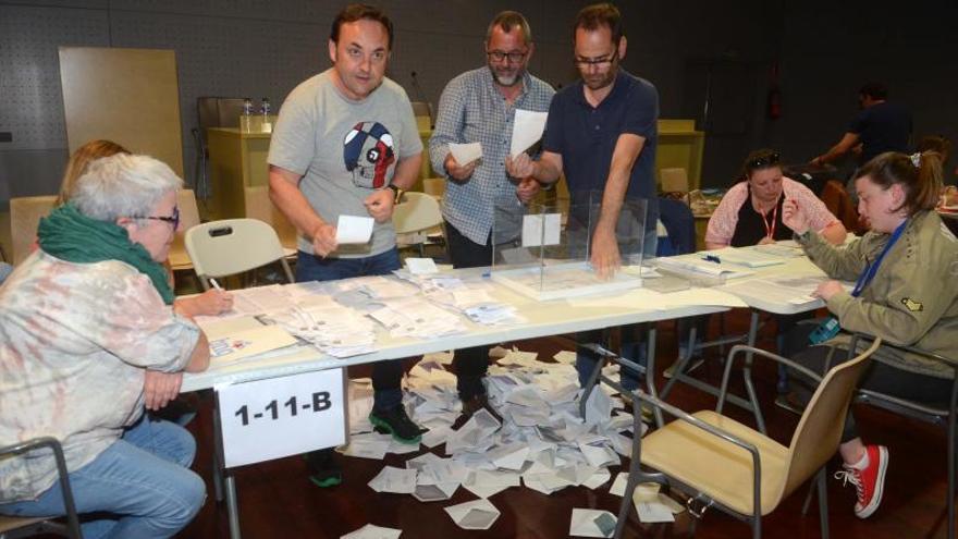 Los electores arousanos votarán para las municipales en casi un centenar de locales