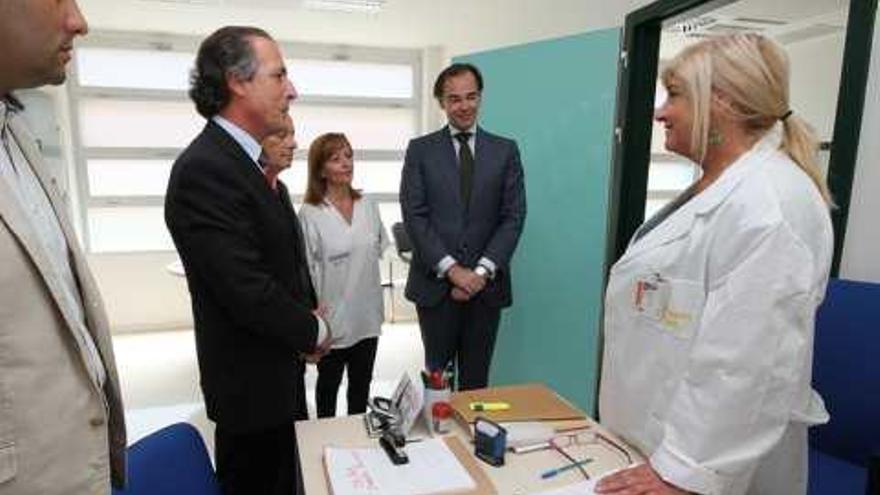 Llombart inauguró ayer el nuevo edificio sanitario de Santa Pola.