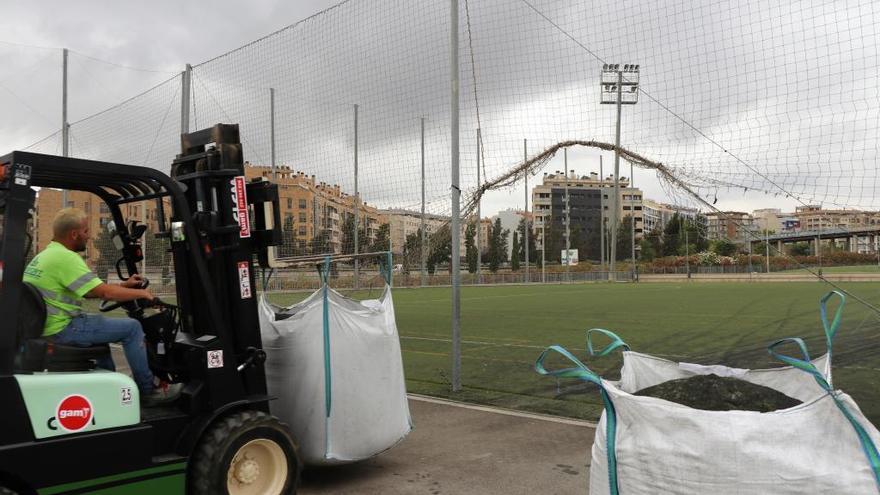 Comienza la instalación del nuevo césped en Parc Central