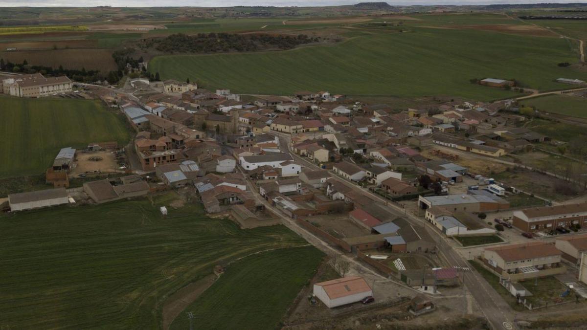 Vista aérea del municipio de Peleas de Abajo, en el que se han paralizado las obras de la planta de biogás.