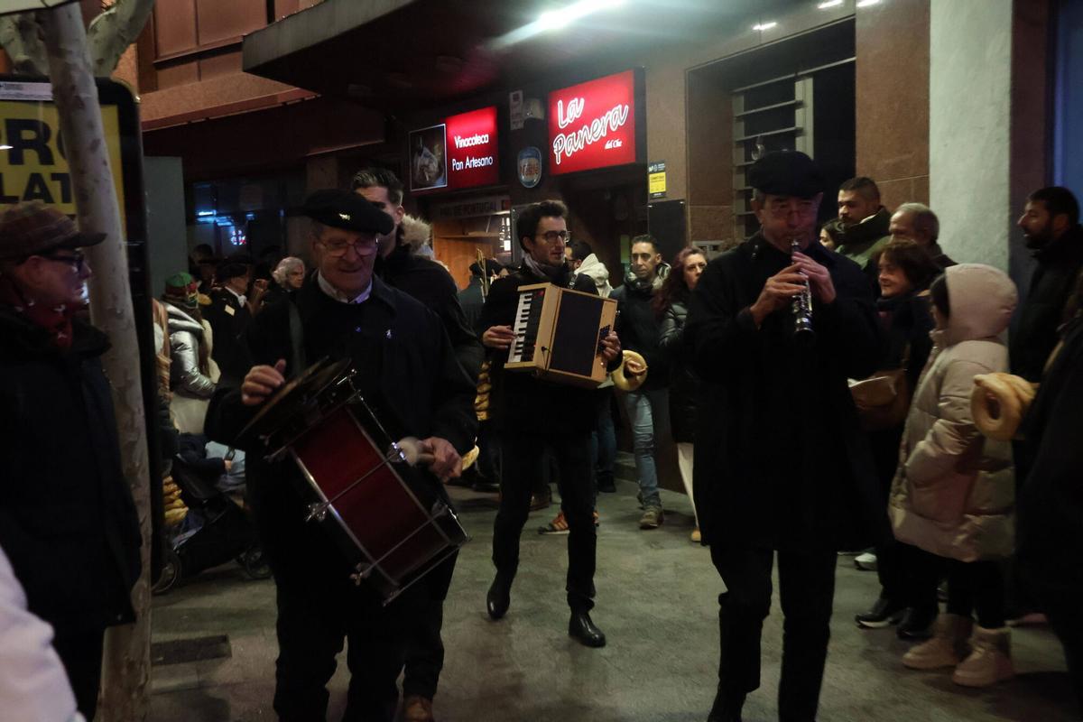 GALERÍA | Burros y roscas: la Cofradía del Cencerro sale por las calles de Zamora