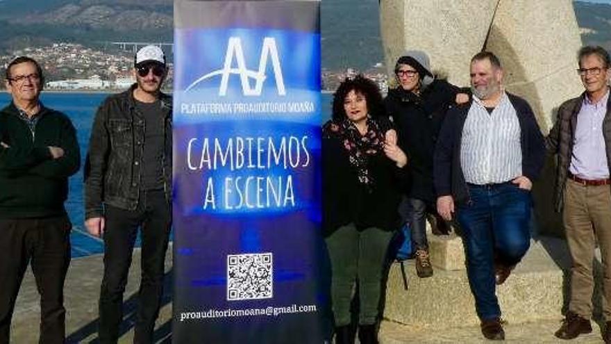 Personalidades de Moaña en un llamamiento a la marcha.