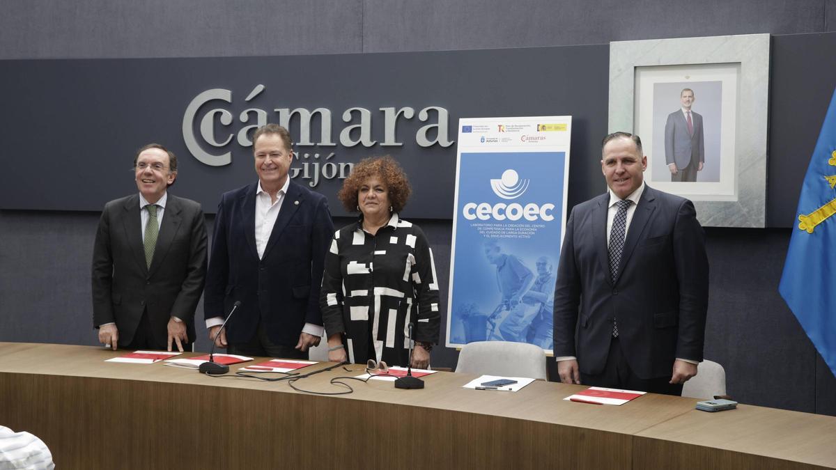 Por la izquierda, Fernando Villabella, Félix Baragaño, Marta del Arco y José Vega.