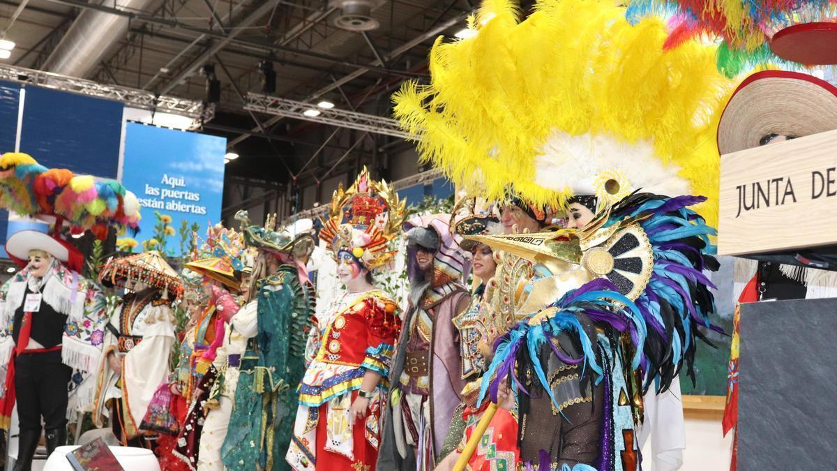 Los asistentes disfrutaron de las comparsas de Badajoz juntamente con los Hue-Hues de Tlaxcala