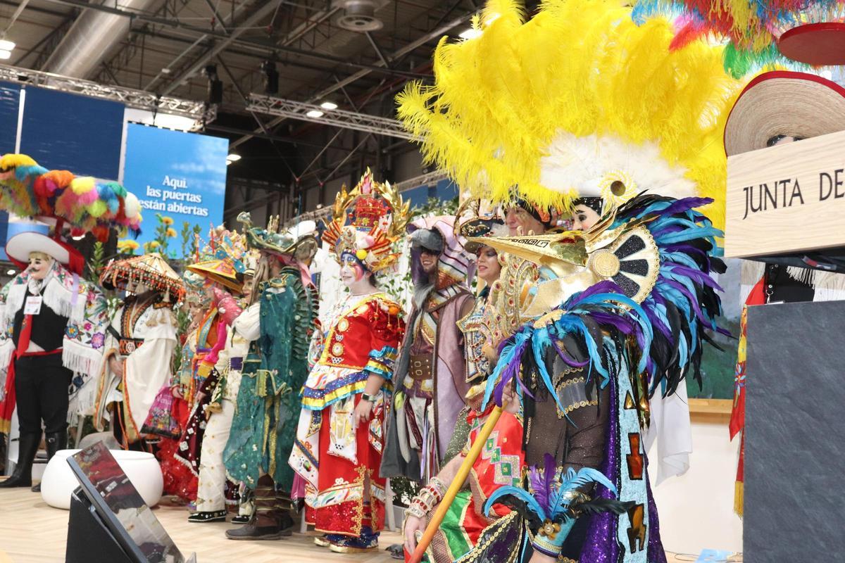 Los asistentes disfrutaron de las comparsas de Badajoz juntamente con los Hue-Hues de Tlaxcala