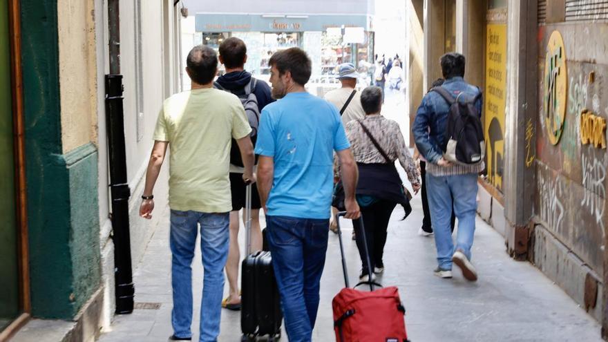 La revuelta de los empresarios de turismo, que se niegan a ser "recaudadores gratuitos" de los ayuntamientos en Asturias