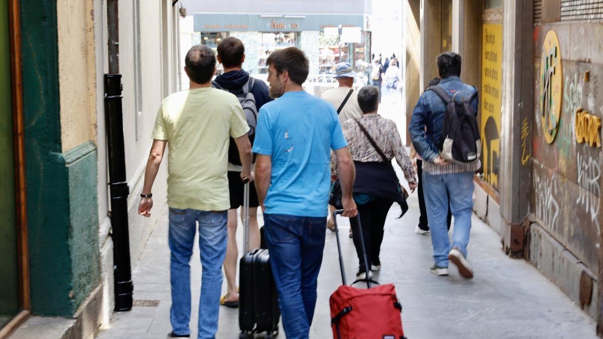 Turistas en Gijón.