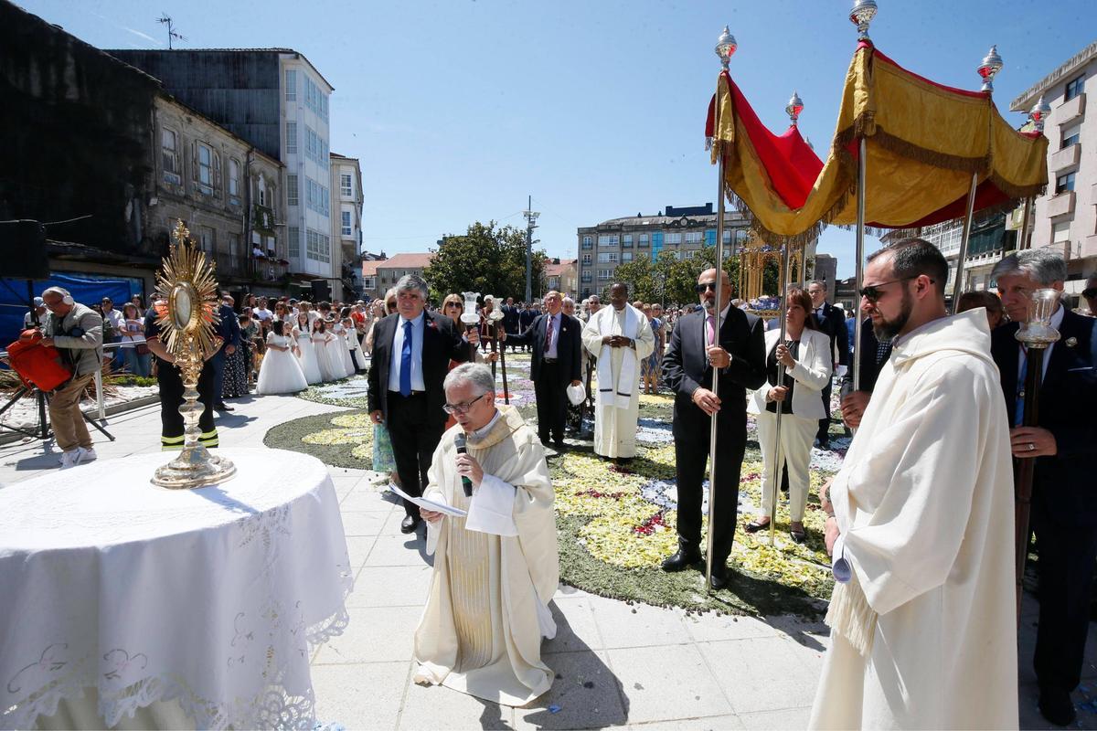 Ponteareas celebra la procesión del Corpus Christi con 35 alfombras florales Ponteareas celebra la procesión del Corpus Christi con 35 alfombras florales