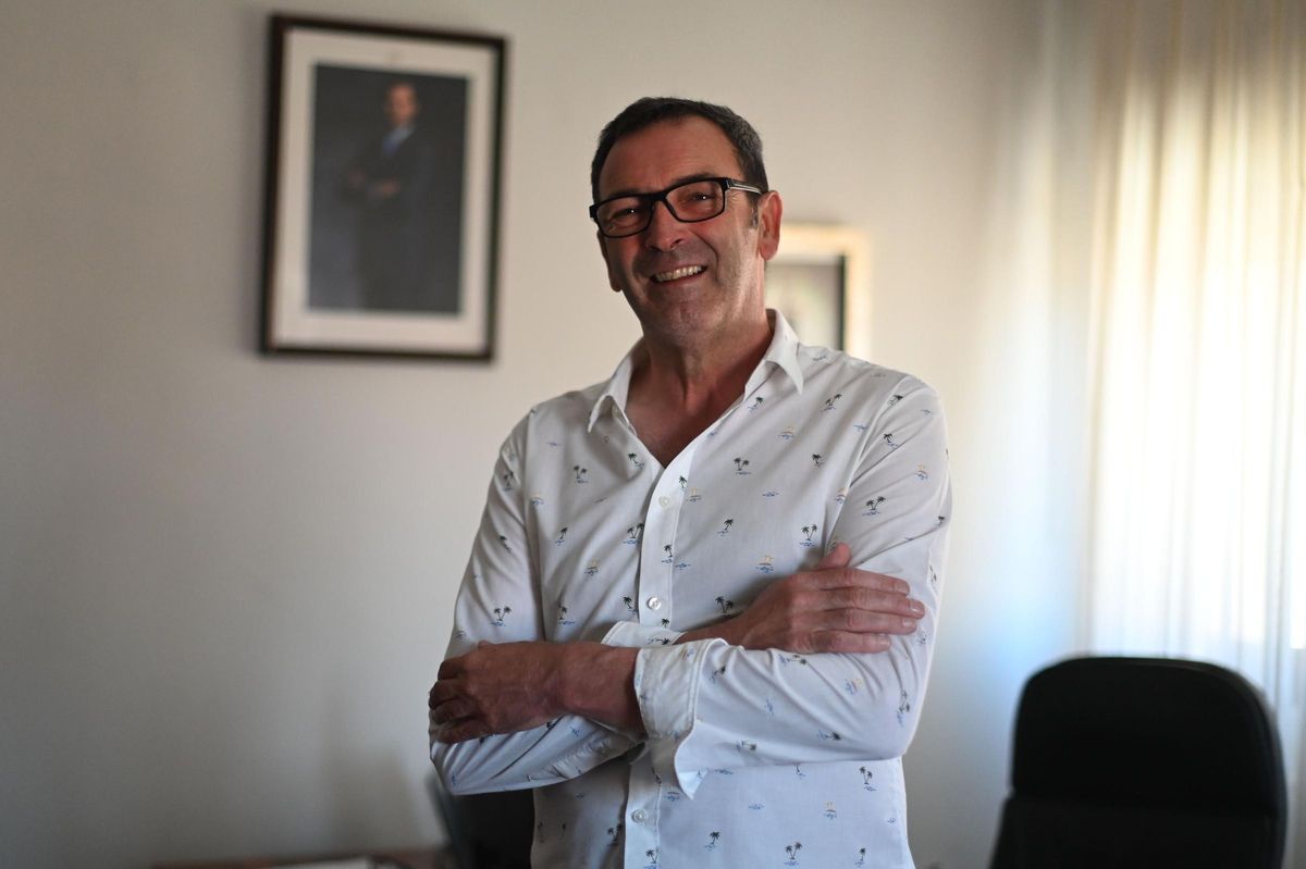El alcalde de Andorra, Rafael Guía, en su despacho en el ayuntamiento.
