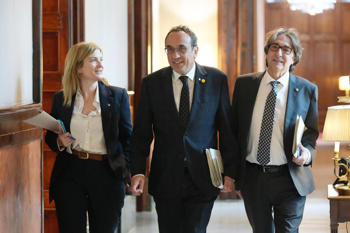El presidente del Parlament, Josep Rull, y los vicepresidentes Raquel Sans y David Pérez.