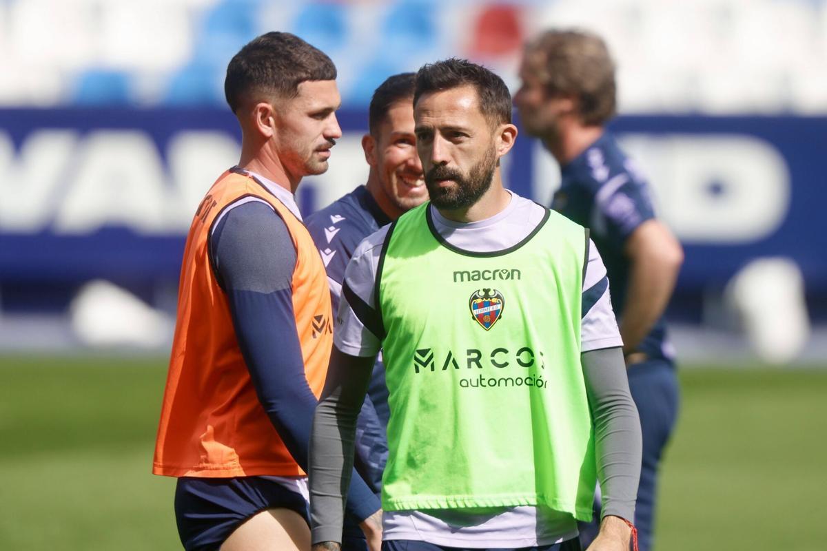 Entrenamiento a puertas abiertas del Levante UD en el Ciutat de ...