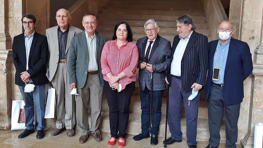 La Acadèmia de la Llengua cierra su  etapa constituyente