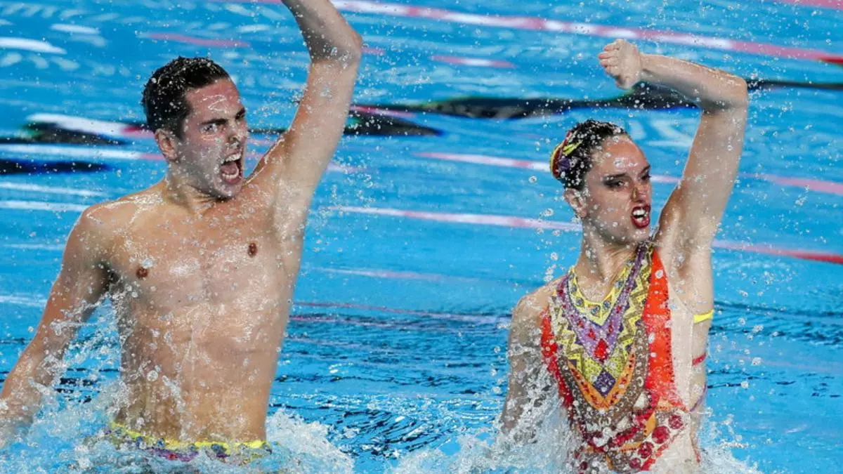 Dennis Gonz芍lez y Mireia Hern芍ndez, oro en d迆o t谷cnico en nataci車n art赤stica