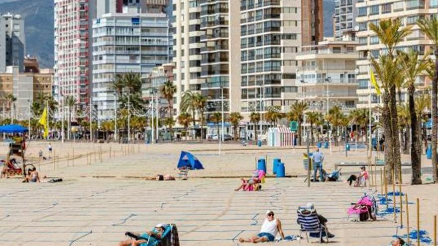 Turismo anima a los españoles a reservar las vacaciones y los hoteles le exigen más vacunas