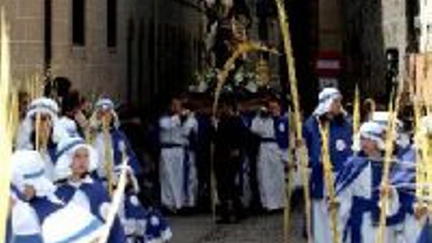 Los niños protagonizan la procesión en Plasencia