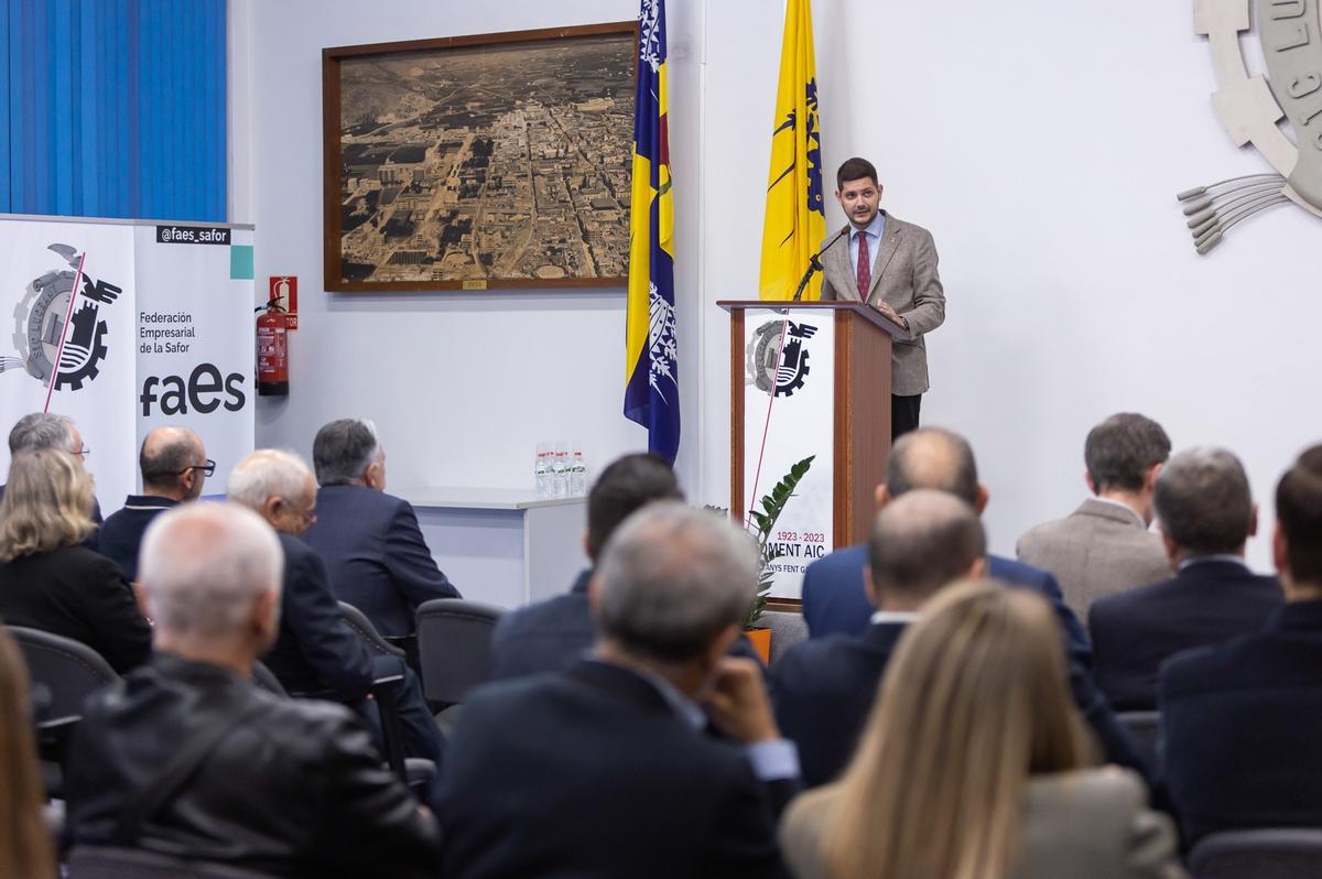 JOSÉ MANUEL PRIETO. Saló de Conferencies de la Societat de Foment AIC de Gandia.
