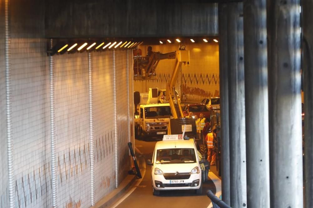 Un desprendimiento de azulejos corta una salida del túnel de Beiramar