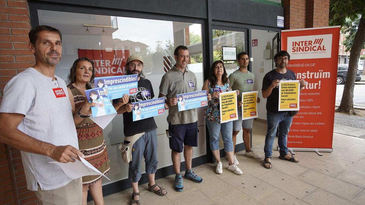 Concentració ahir davant la seu de la Intersindical-csc de Girona. | MARC MARTÍ