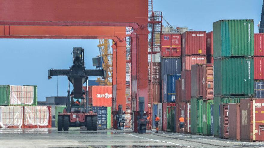 Momento de la huelga realizada ayer en la terminal La Luz Boluda del Puerto de La Luz.