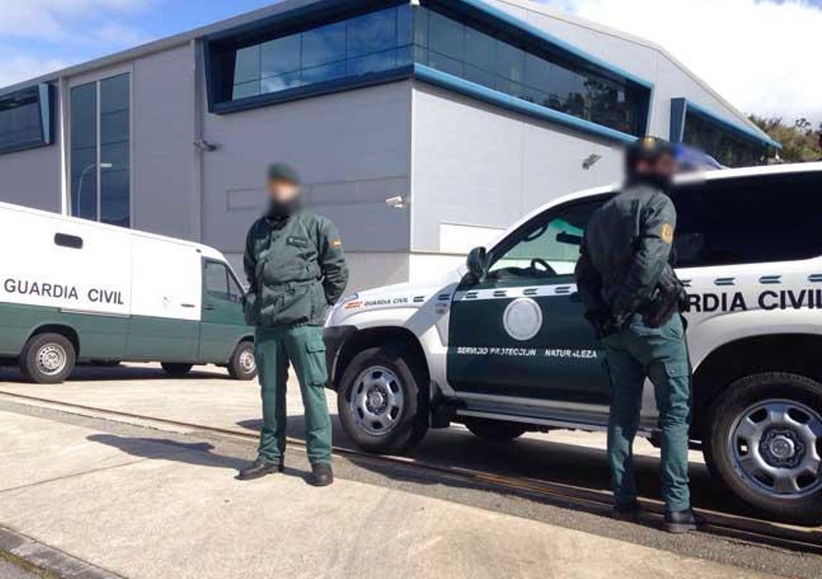 La Guardia Civil registra la sede de Vidal Armadores
