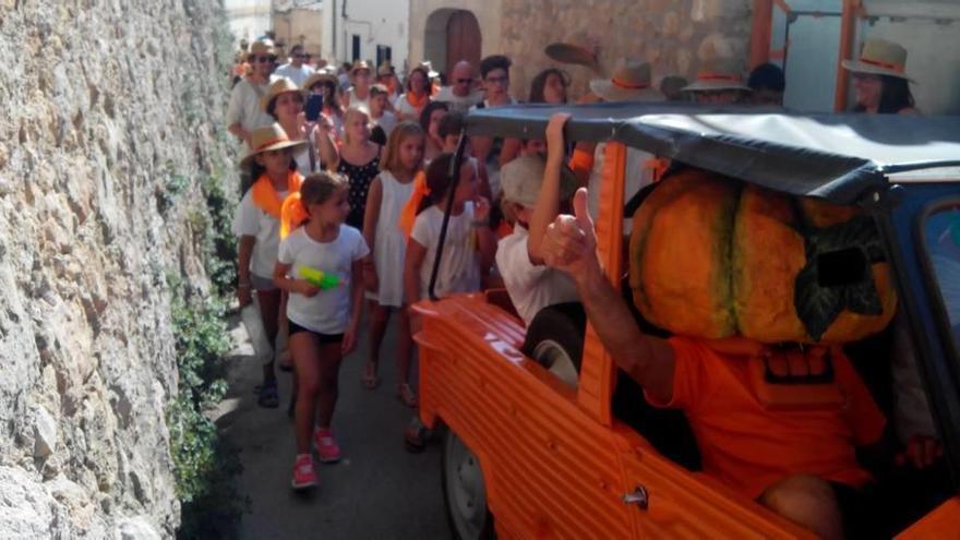 Diferentes imágenes del nuevo evento surgido con la voluntad de que se convierta en una celebración popular de las fiestas patronales de Sant Mateu de Bunyola.