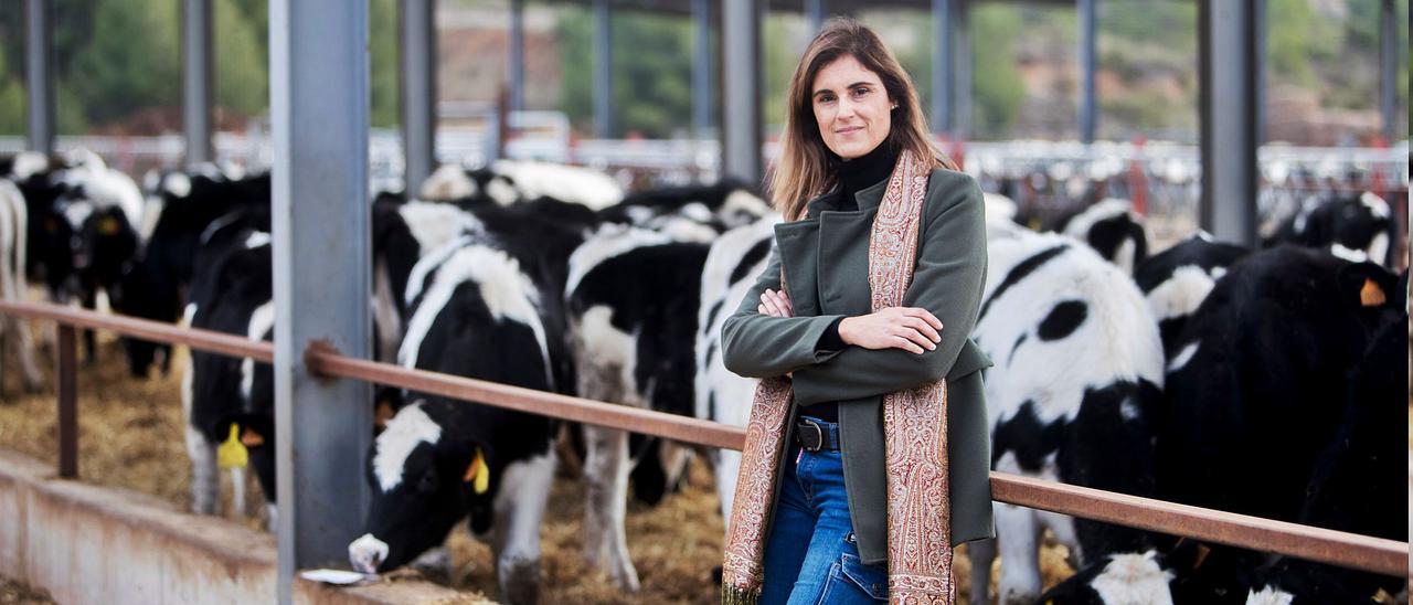 Rosalía Uría, en el centro 
de recría de Cowvet en 
Titaguas.  fernando bustamante