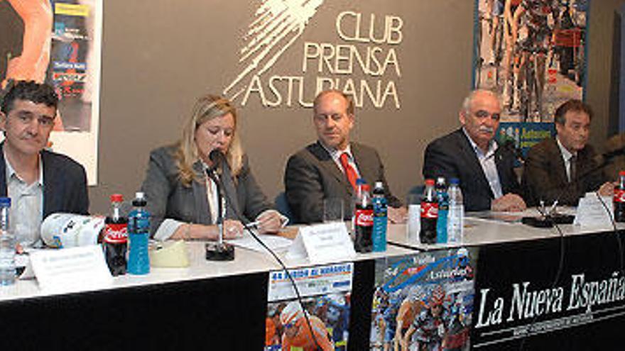Un momento de la presentación de la Vuelta a Asturias en el Club Prensa Asturiana de la Nueva España.