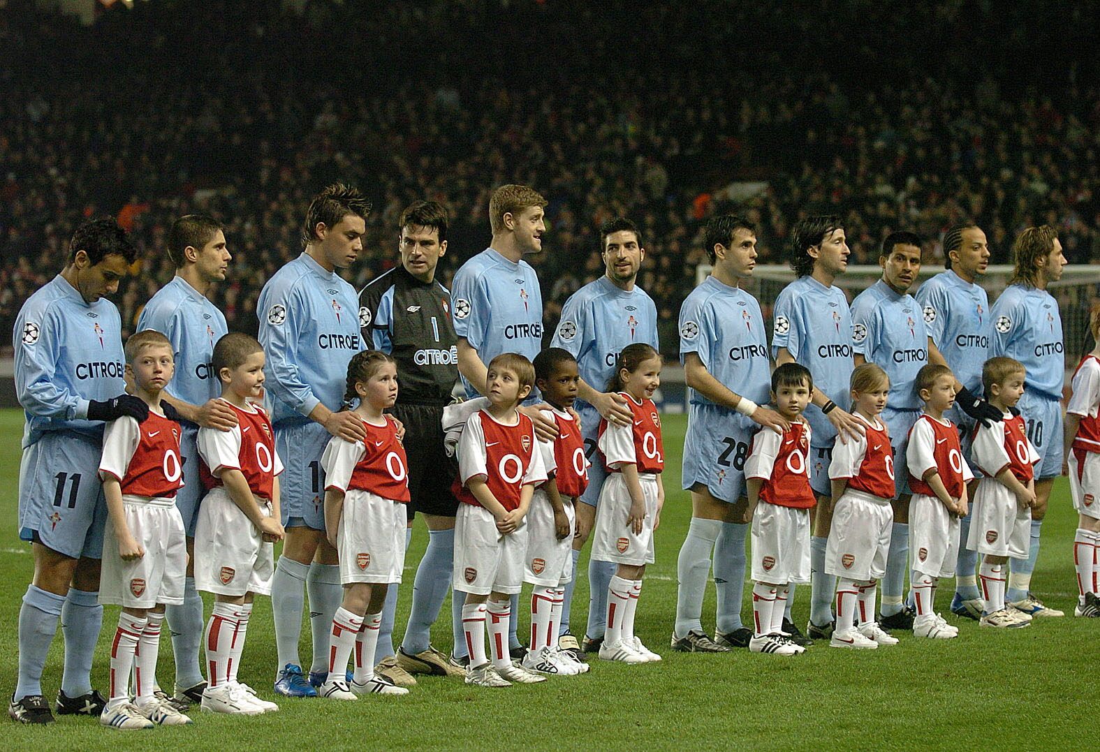 BORJA OUBI�A 10-03-04 Cameselle Radomir Antic le dio galones en la recta final de la temporada, jugando los 90 minutos contra el Arsenal.jpg