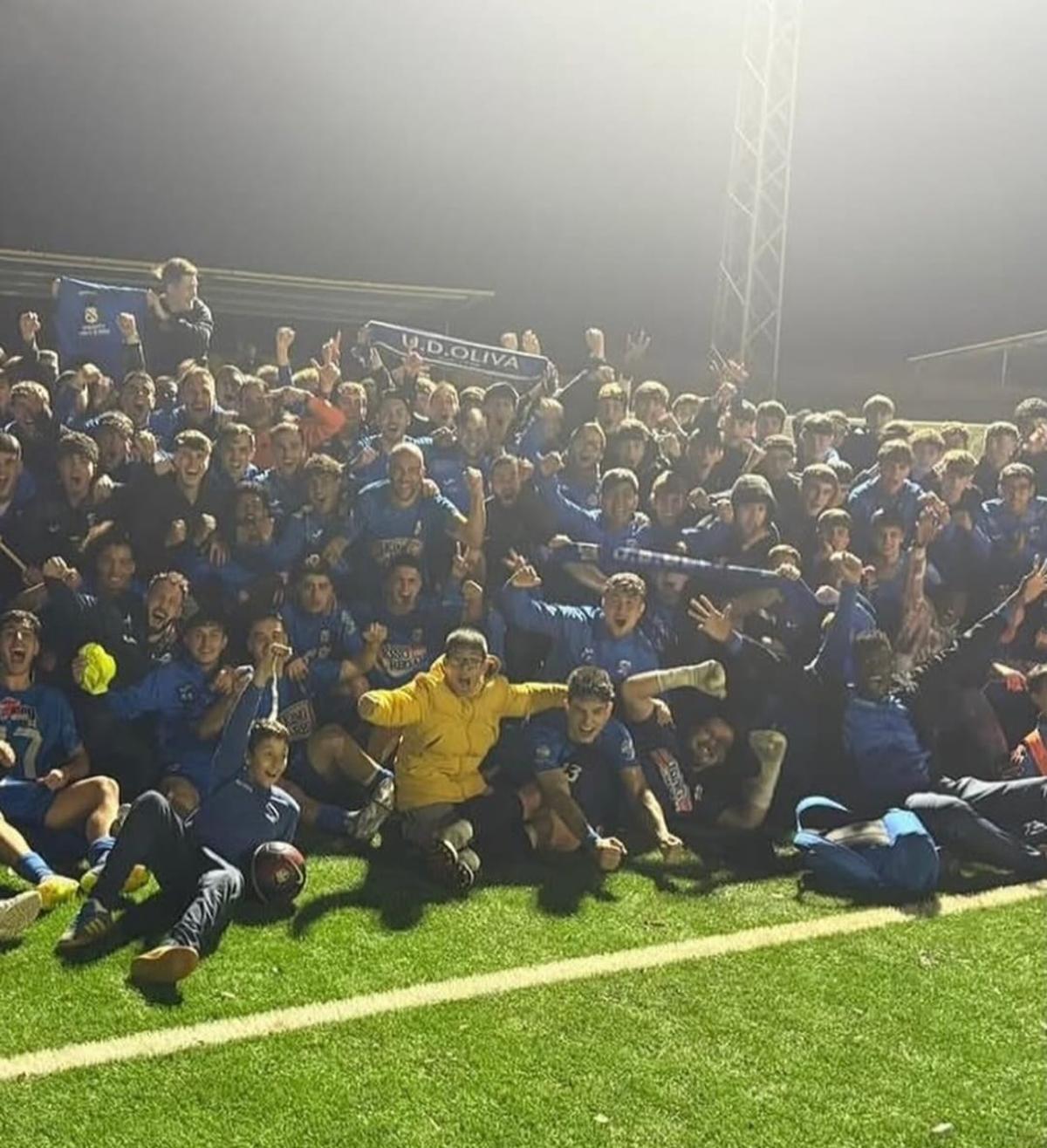 Primer equipo y afición de la UD Oliva han ascendido de categoría