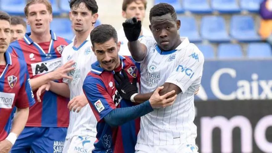 El SD Huesca rascó un punto tras empatar contra el Deportivo