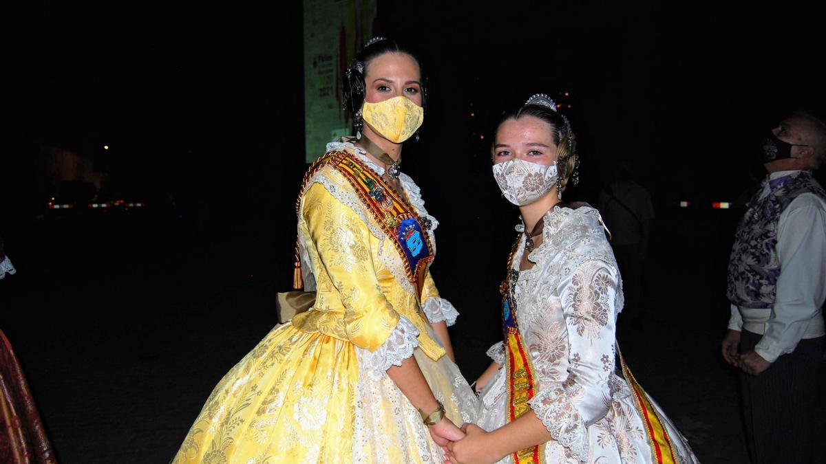 Las actuales reinas falleras de Burriana, Elena Pastor (i) y Julia López.