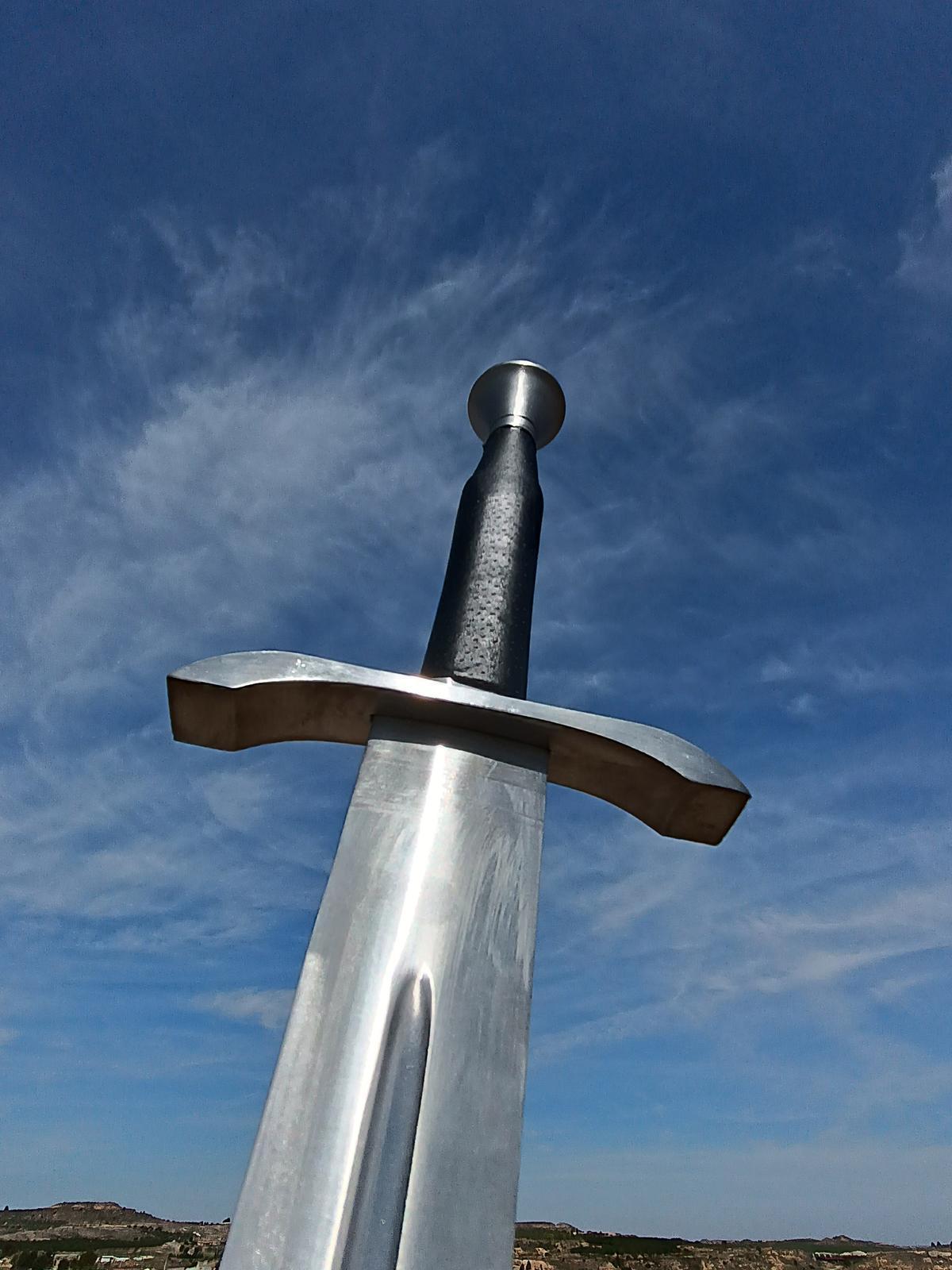 Detalle del mango de la espada enviada por Aceros Hispania a Carlos III