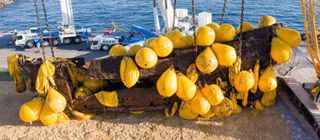 Concluye con éxito la extracción del agua del barco hundido en Avilés hace 615 días